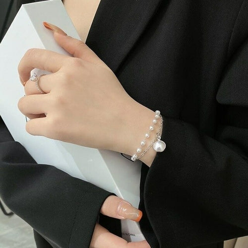 Baroque Pearl String Bracelet With Luxury Zircon Bee Pendant